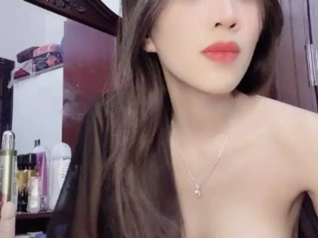 Live sex webcam photo for Aimee120 #290482432