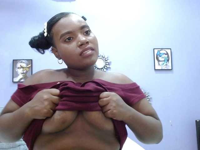 Live sex webcam photo for AinhoaFoster #277418294