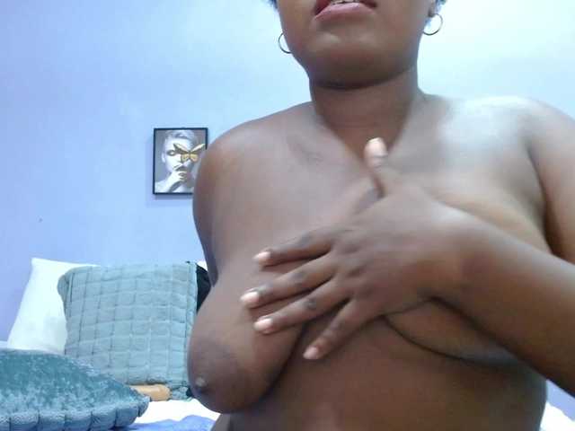 Live sex webcam photo for AinhoaFoster #277451555