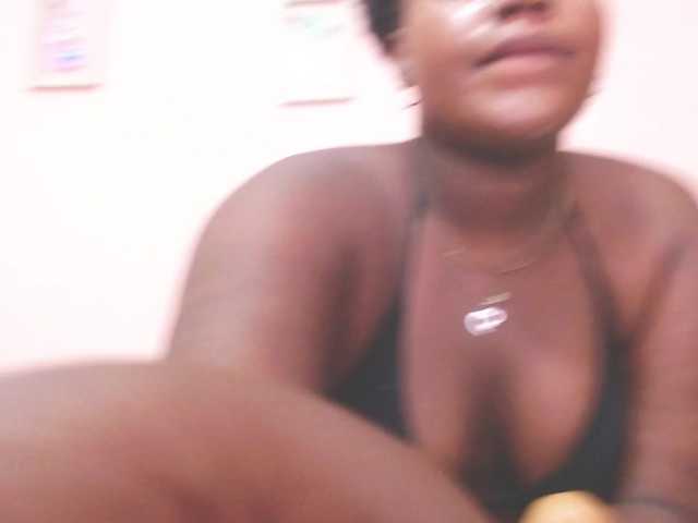 Live sex webcam photo for AinhoaFoster #277549583