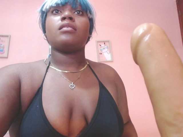 Live sex webcam photo for AinhoaFoster #277603381