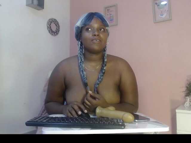 Live sex webcam photo for AinhoaFoster #277691622