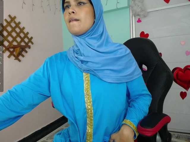 Live sex webcam photo for AishaAmin #276796926