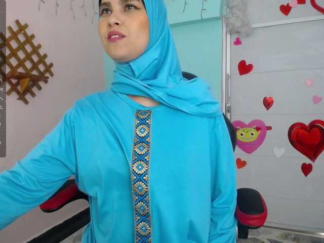 Live sex webcam photo for AishaAmin #276809642