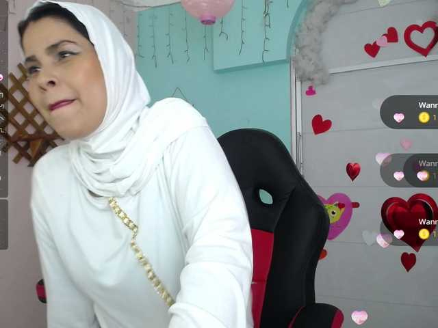 Live sex webcam photo for AishaAmin #276817042