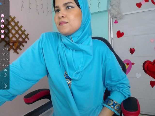 Live sex webcam photo for AishaAmin #276899034