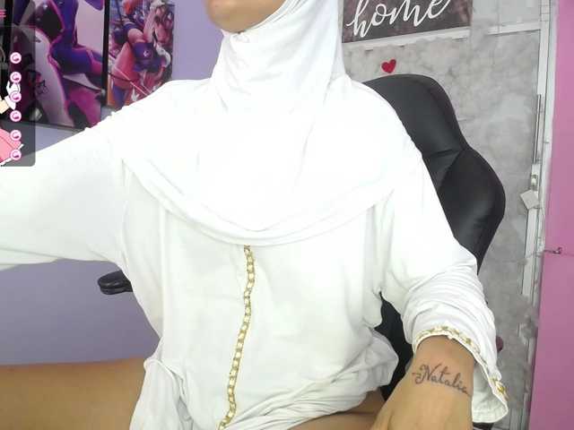 Live sex webcam photo for AishaAmin #276901004