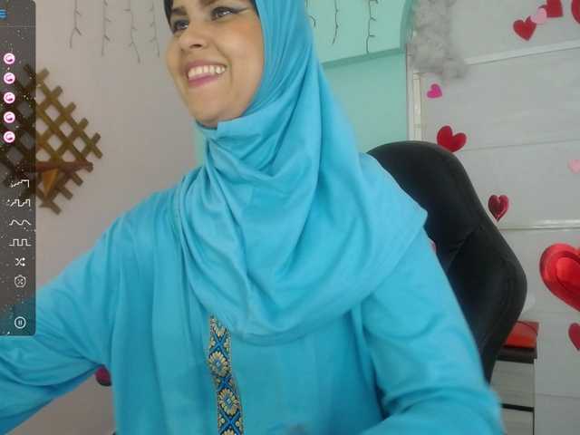 Live sex webcam photo for AishaAmin #276920954