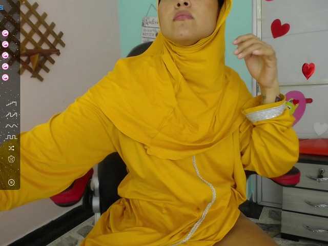 Live sex webcam photo for AishaAmin #276923145