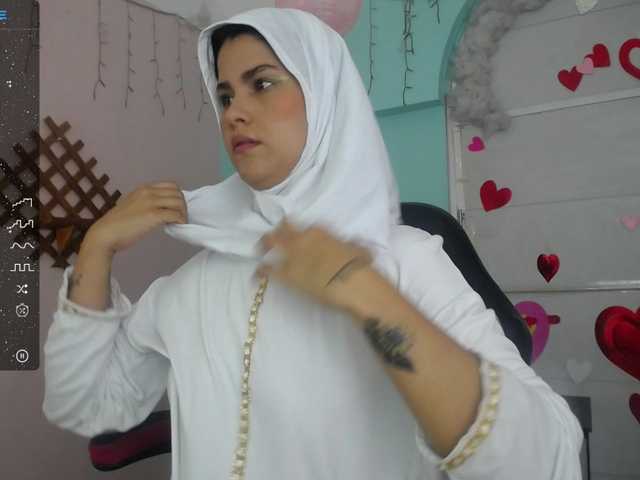 Live sex webcam photo for AishaAmin #276928382