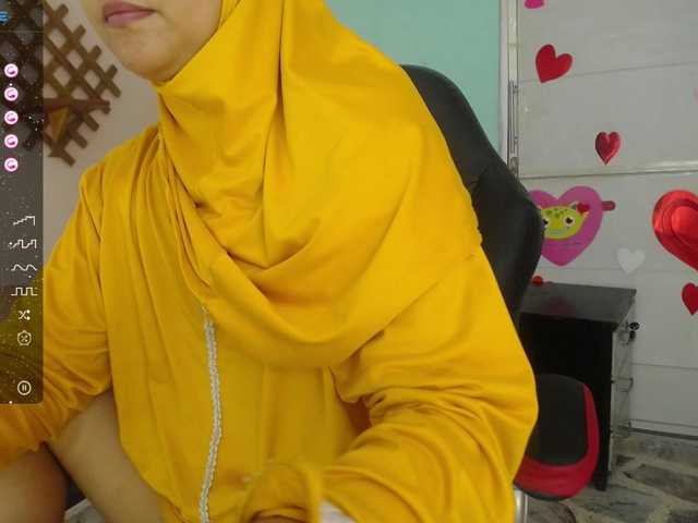 Live sex webcam photo for AishaAmin #276929855