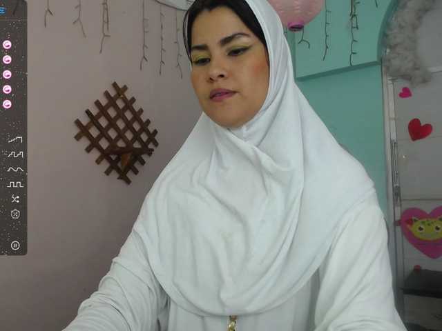 Live sex webcam photo for AishaAmin #276968330