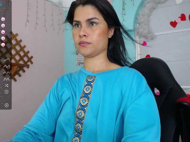 Live sex webcam photo for AishaAmin #277005858