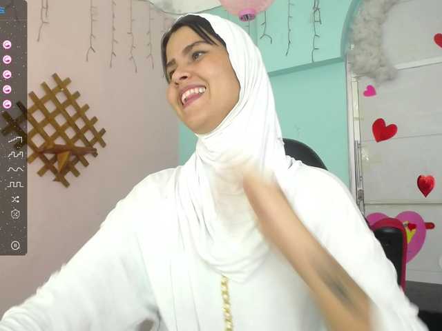 Live sex webcam photo for AishaAmin #277012019