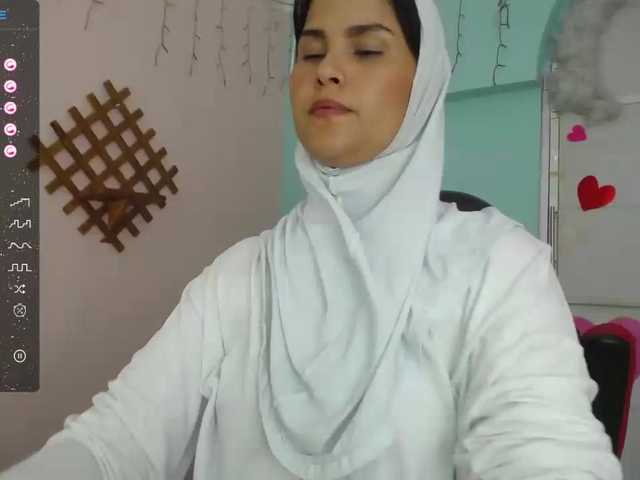 Live sex webcam photo for AishaAmin #277078715