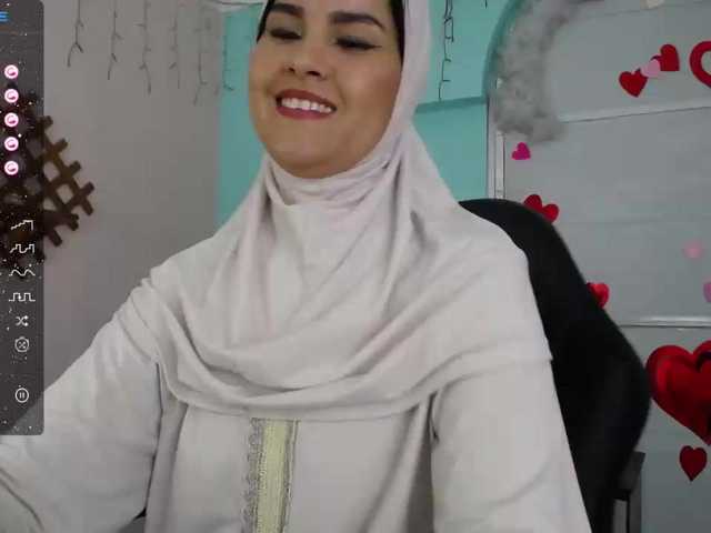 Live sex webcam photo for AishaAmin #277091050