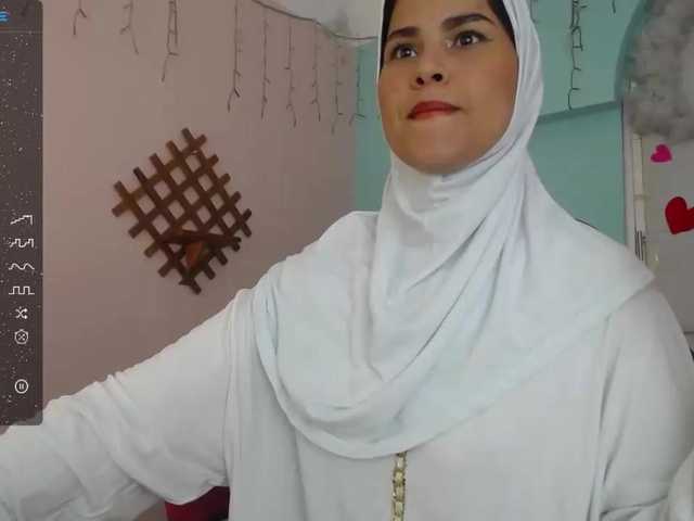 Live sex webcam photo for AishaAmin #277124423