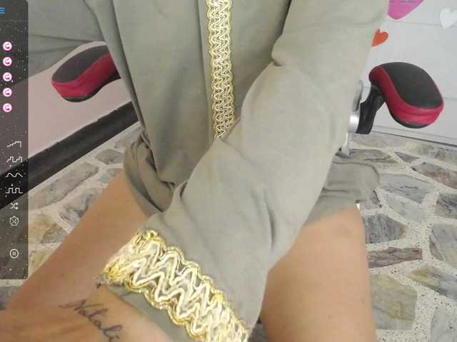 Live sex webcam photo for AishaAmin #277126431