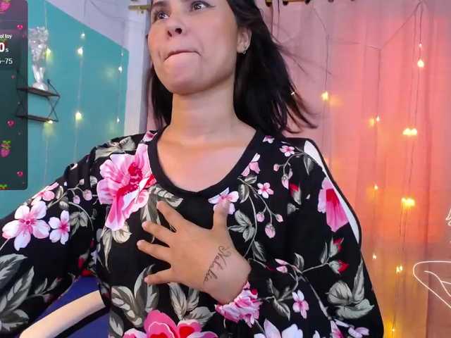 Live sex webcam photo for AishaAmin #277140382