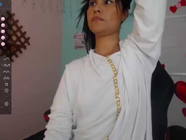 Live sex webcam photo for AishaAmin #277147733