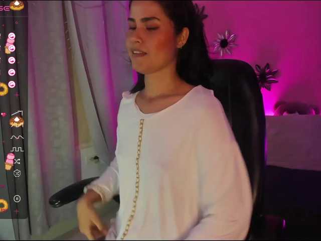 Live sex webcam photo for AishaAmin #277167156