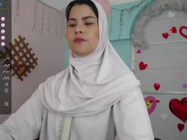 Live sex webcam photo for AishaAmin #277194033