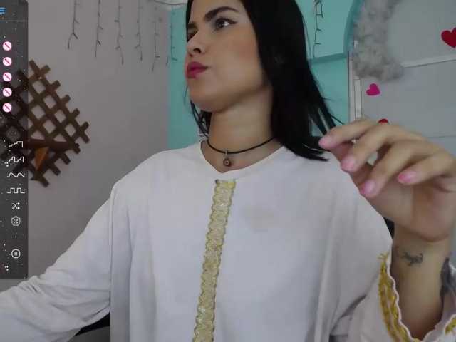 Live sex webcam photo for AishaAmin #277214863