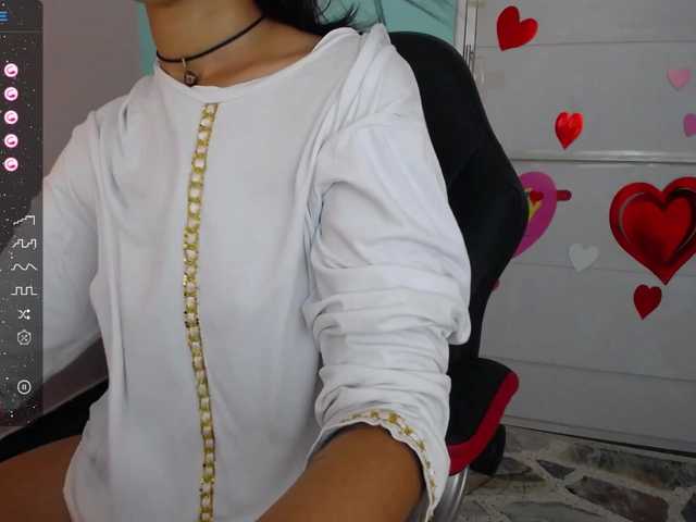 Live sex webcam photo for AishaAmin #277217074