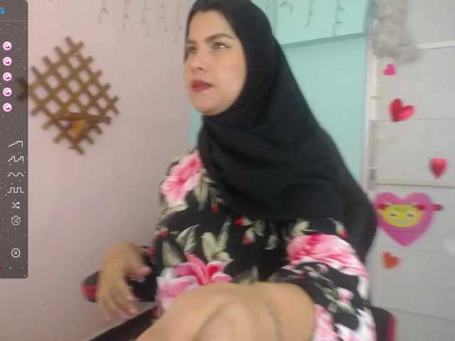 Live sex webcam photo for AishaAmin #277222073