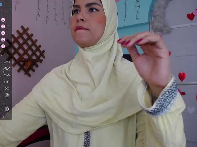 Live sex webcam photo for AishaAmin #277255346