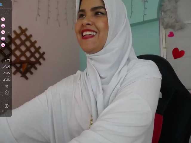 Live sex webcam photo for AishaAmin #277264377