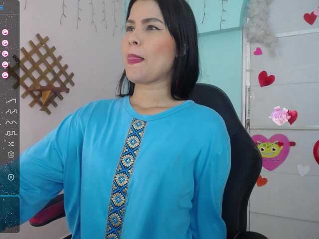 Live sex webcam photo for AishaAmin #277284074