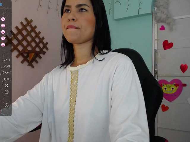 Live sex webcam photo for AishaAmin #277291079