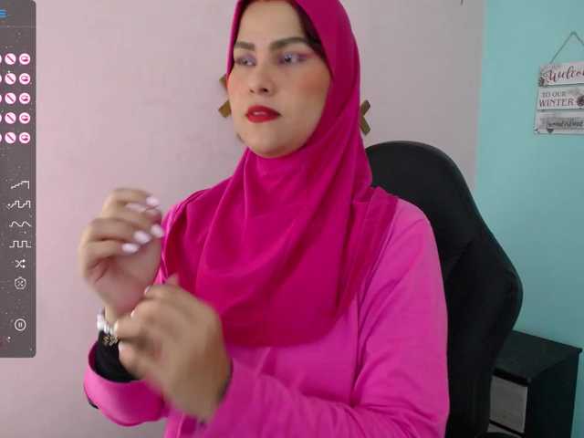 Live sex webcam photo for AishaAmin #277387453