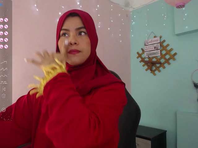 Live sex webcam photo for AishaAmin #277421177