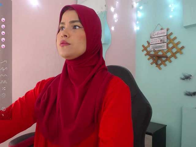 Live sex webcam photo for AishaAmin #277428734