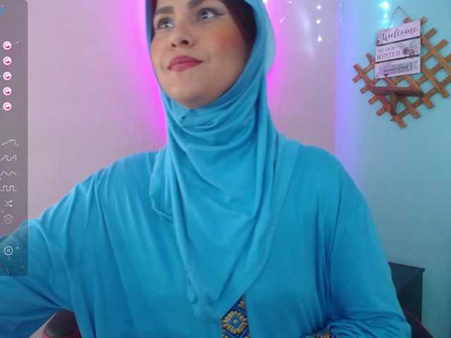 Live sex webcam photo for AishaAmin #277437636