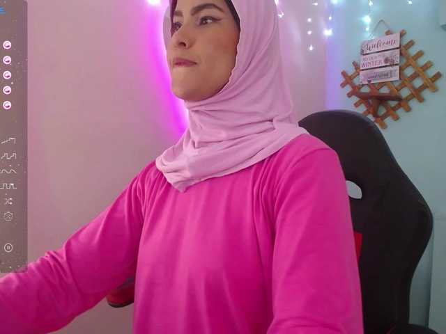 Live sex webcam photo for AishaAmin #277469158