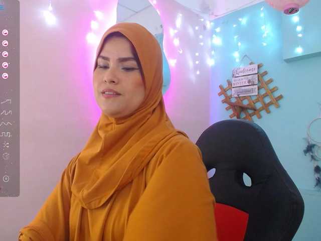 Live sex webcam photo for AishaAmin #277501962