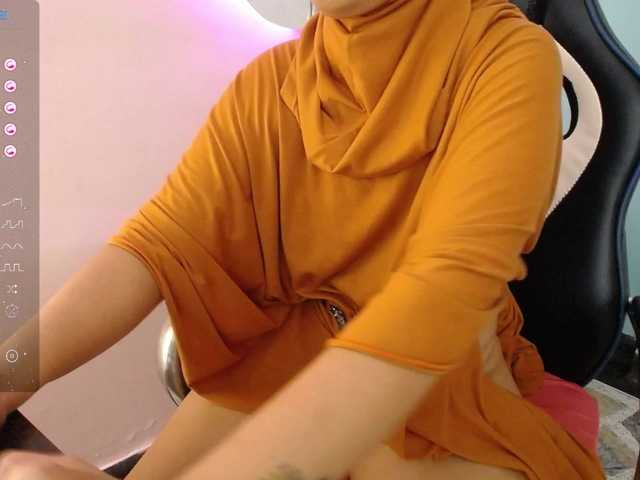 Live sex webcam photo for AishaAmin #277556863