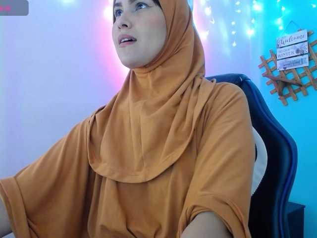 Live sex webcam photo for AishaAmin #277575572