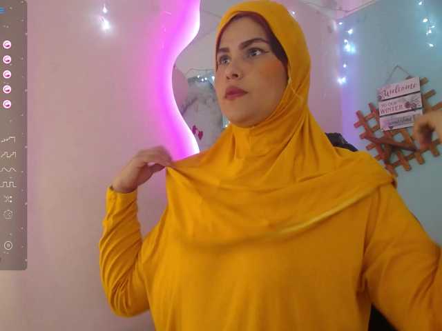 Live sex webcam photo for AishaAmin #277608205