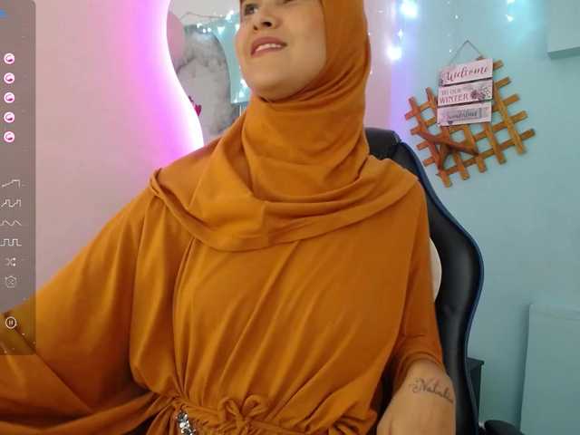 Live sex webcam photo for AishaAmin #277631257