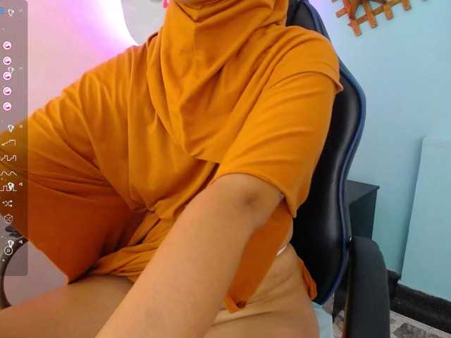 Live sex webcam photo for AishaAmin #277632968