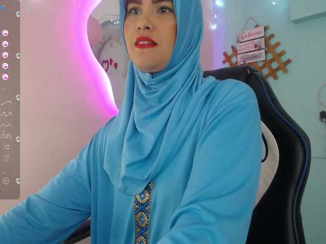 Live sex webcam photo for AishaAmin #277657566