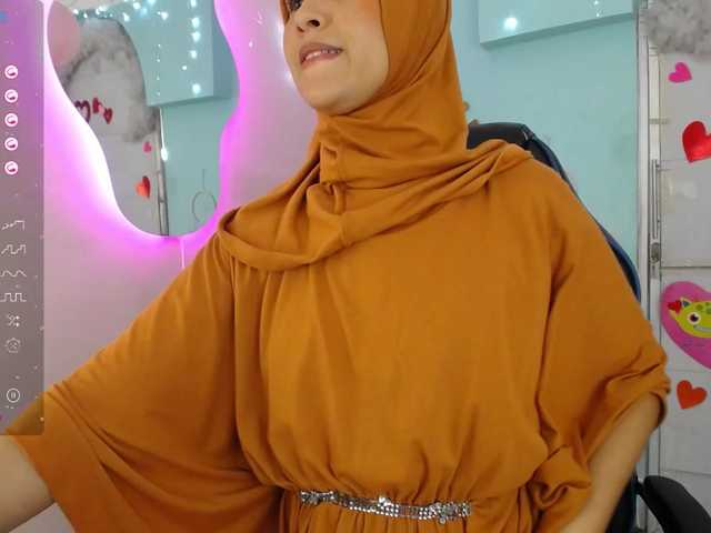 Live sex webcam photo for AishaAmin #277676469