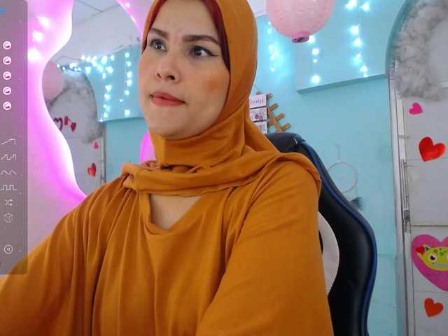 Live sex webcam photo for AishaAmin #277710530