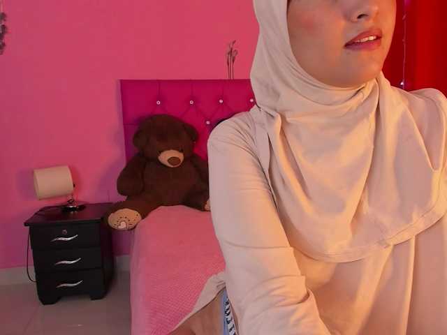 Live sex webcam photo for AishaAmin #277769889