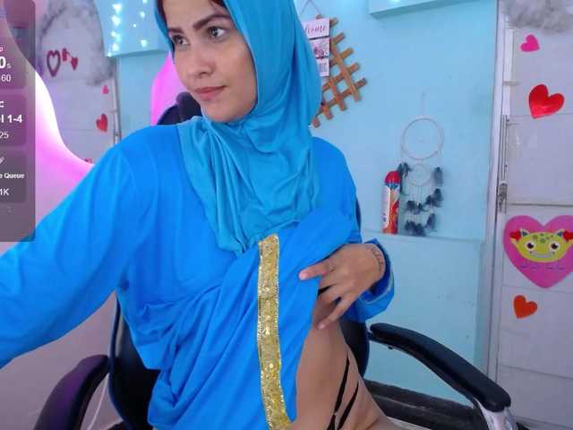 Live sex webcam photo for AishaAmin #277799579