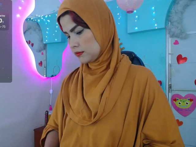 Live sex webcam photo for AishaAmin #277804672